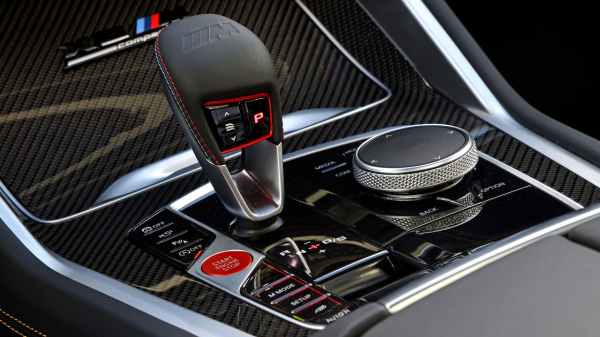 С удовольствием вибрируем в кроссоверах BMW X5 M и X6 M С удовольствием вибрируем в кроссоверах BMW X5 M и X6 M