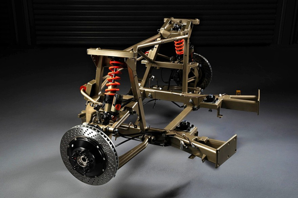 Рестомод 355 by Evoluto показался в серийном виде: новое шасси и два мотора на выбор