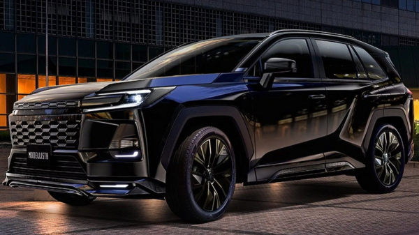 Новая Toyota RAV4 добралась до японского рынка с двумя тюнинг-наборами