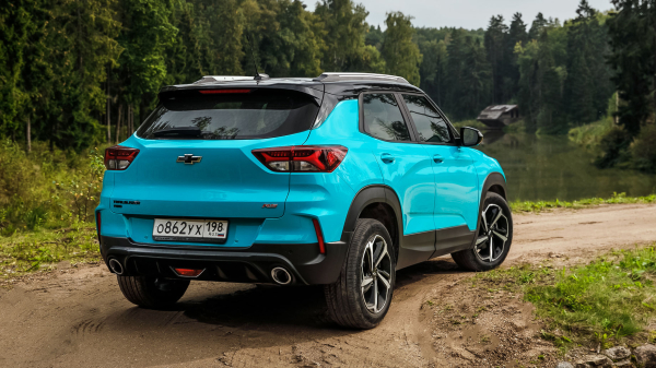 Считаем цилиндры под капотом кроссовера Chevrolet Trailblazer