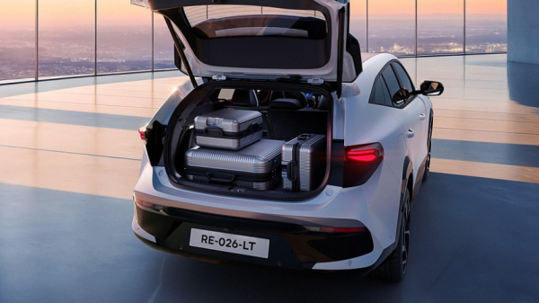 Флагманский кроссовер Renault Filante позаимствовал технологии у фирмы Geely