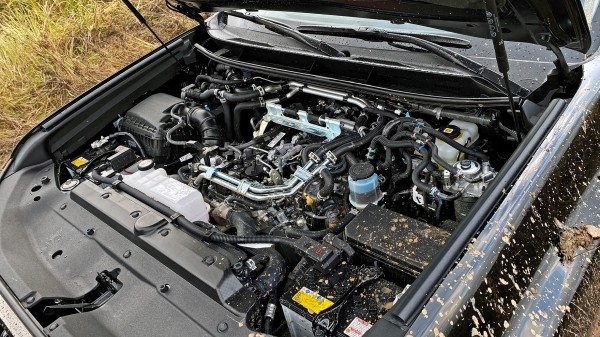 Обгоняем Pajero Sport на рамнике Toyota Land Cruiser Prado Обгоняем Pajero Sport на рамнике Toyota Land Cruiser Prado