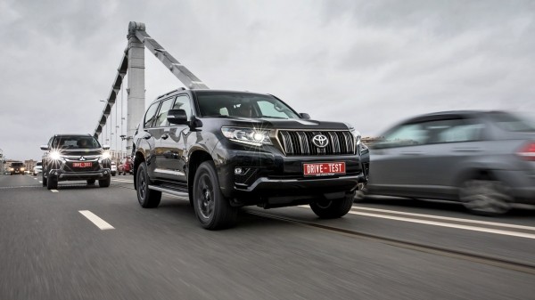 Обгоняем Pajero Sport на рамнике Toyota Land Cruiser Prado Обгоняем Pajero Sport на рамнике Toyota Land Cruiser Prado