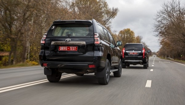 Обгоняем Pajero Sport на рамнике Toyota Land Cruiser Prado Обгоняем Pajero Sport на рамнике Toyota Land Cruiser Prado