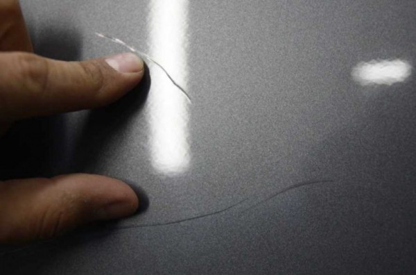 Что поможет быстро удалить мелкие царапины с капота авто Что поможет быстро удалить мелкие царапины с капота авто