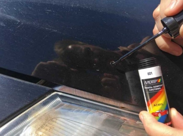 Что поможет быстро удалить мелкие царапины с капота авто Что поможет быстро удалить мелкие царапины с капота авто