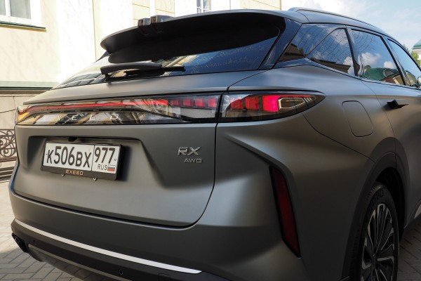 Главенство пассажира, нервная подвеска и мелкие шрифты: тест-драйв Exeed RX Главенство пассажира, нервная подвеска и мелкие шрифты: тест-драйв Exeed RX