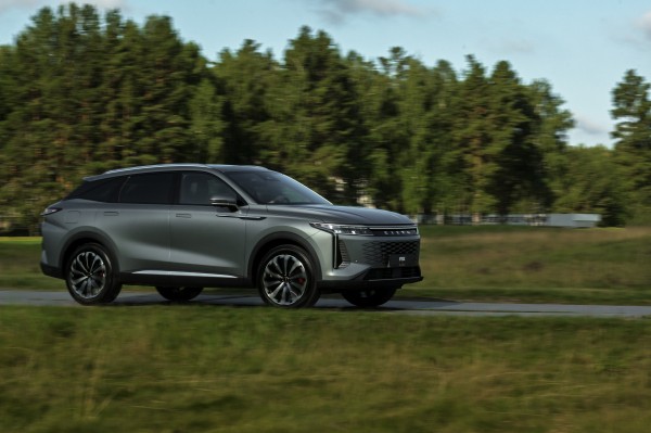 Главенство пассажира, нервная подвеска и мелкие шрифты: тест-драйв Exeed RX Главенство пассажира, нервная подвеска и мелкие шрифты: тест-драйв Exeed RX