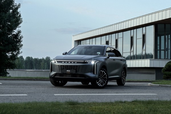 Главенство пассажира, нервная подвеска и мелкие шрифты: тест-драйв Exeed RX Главенство пассажира, нервная подвеска и мелкие шрифты: тест-драйв Exeed RX