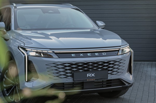 Главенство пассажира, нервная подвеска и мелкие шрифты: тест-драйв Exeed RX Главенство пассажира, нервная подвеска и мелкие шрифты: тест-драйв Exeed RX
