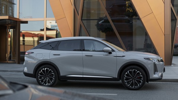 Главенство пассажира, нервная подвеска и мелкие шрифты: тест-драйв Exeed RX Главенство пассажира, нервная подвеска и мелкие шрифты: тест-драйв Exeed RX