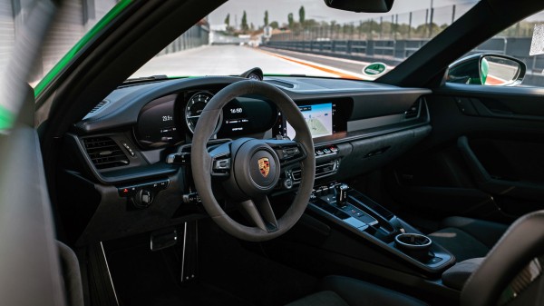 Получаем Porsche 992 c «механикой» в виде 911-го GTS Получаем Porsche 992 c «механикой» в виде 911-го GTS