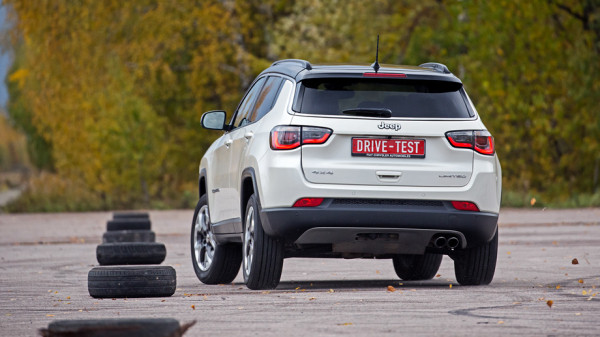 Прикрываем Jeep Compass обновлённым Cherokee Прикрываем Jeep Compass обновлённым Cherokee