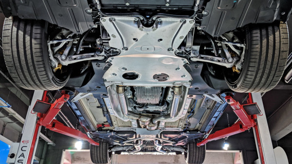 Разгоняем тормозами купе и кабриолет BMW M8 Competition Разгоняем тормозами купе и кабриолет BMW M8 Competition