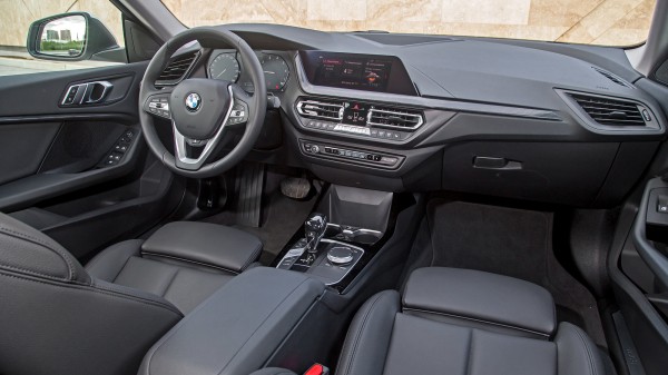 Тянем передними колёсами седан BMW 218i Gran Coupe Тянем передними колёсами седан BMW 218i Gran Coupe