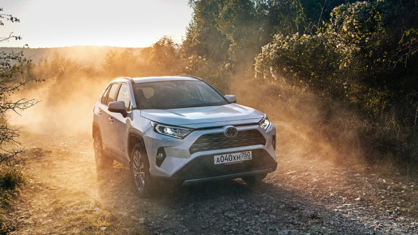 Находим заносчивым кроссовер Toyota RAV4 пятого поколения