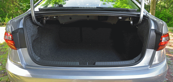 Уличаем седан Volkswagen Jetta в&nbsp;излишней консервативности