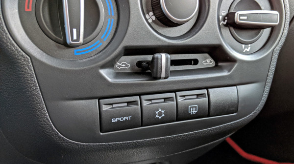 Пытаемся водить активно седан Lada Granta Drive Active