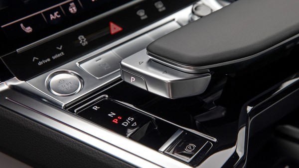 Подпитываем интерес к четырём кольцам, разряжая Audi e-tron Подпитываем интерес к четырём кольцам, разряжая Audi e-tron