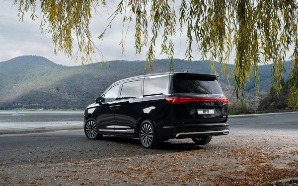 Хочет быть премиальнее. Тест китайского вэна JAC RF8 российской сборки
Хочет быть премиальнее. Тест китайского вэна JAC RF8 российской сборки