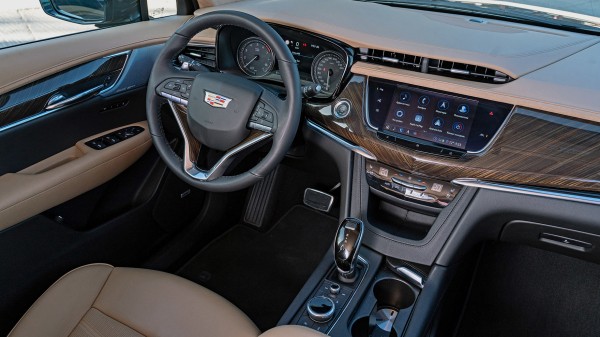 Пылим по марокканским дорогам на кроссовере Cadillac XT6 Пылим по марокканским дорогам на кроссовере Cadillac XT6