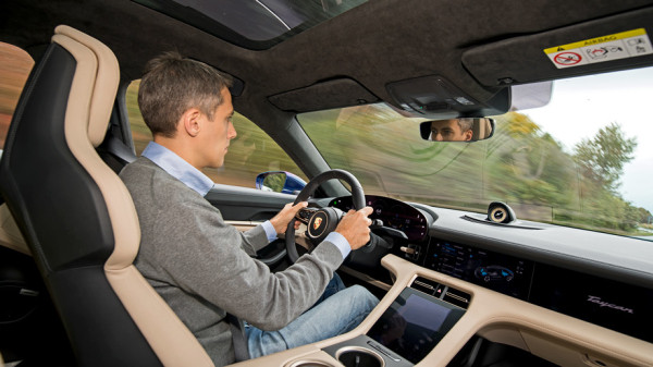 Разряжаем 800-вольтовые седаны Porsche Taycan Разряжаем 800-вольтовые седаны Porsche Taycan