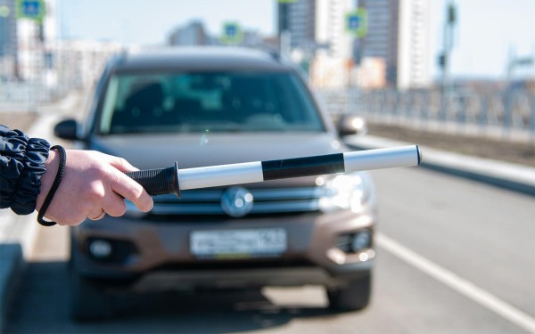 3D-буквы и без триколора. Юристы — о наказании за «неправильные» номера
3D-буквы и без триколора. Юристы — о наказании за «неправильные» номера