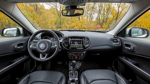 Прикрываем Jeep Compass обновлённым Cherokee Прикрываем Jeep Compass обновлённым Cherokee