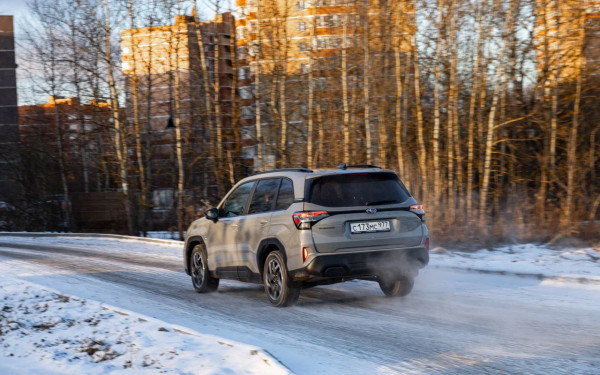 
            Егерь из барбершопа. Первый тест Subaru Forester нового поколения
        