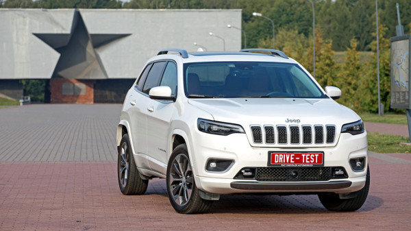 Прикрываем Jeep Compass обновлённым Cherokee Прикрываем Jeep Compass обновлённым Cherokee