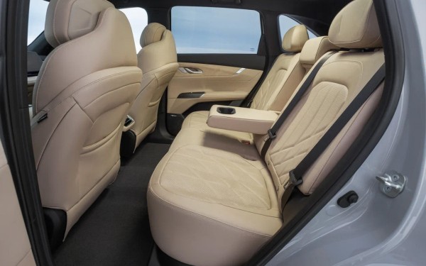 
            Без компромиссов, но с полным приводом. Тест нового Changan CS75 Plus
        