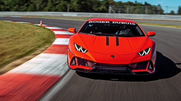 Легко сходимся с&nbsp;берлинеттой Lamborghini Huracan Evo