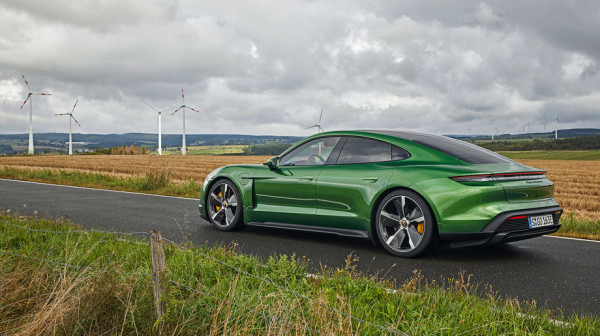 Разряжаем 800-вольтовые седаны Porsche Taycan Разряжаем 800-вольтовые седаны Porsche Taycan