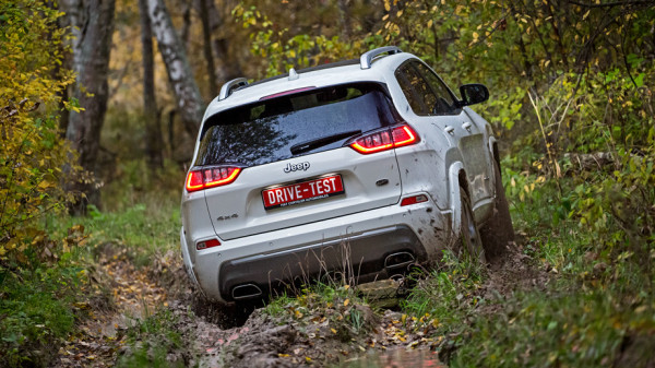 Прикрываем Jeep Compass обновлённым Cherokee Прикрываем Jeep Compass обновлённым Cherokee