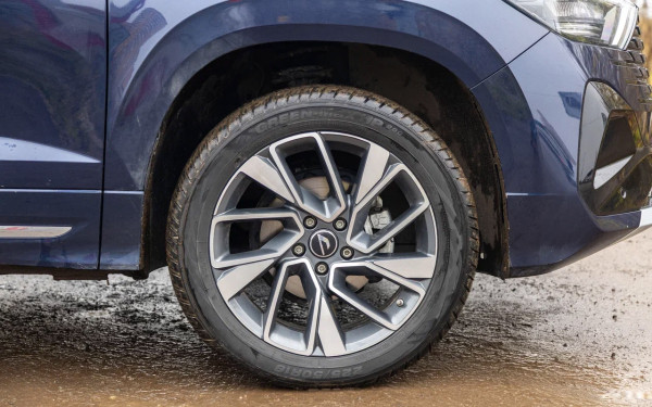 
            Одинаково разные. Мы сравнили Geely Okavango и Jetta VS7
        