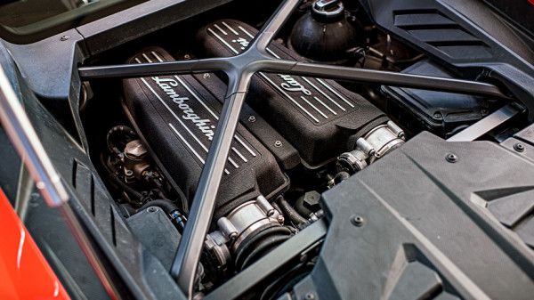 Легко сходимся с&nbsp;берлинеттой Lamborghini Huracan Evo