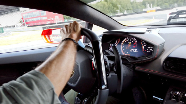 Легко сходимся с&nbsp;берлинеттой Lamborghini Huracan Evo