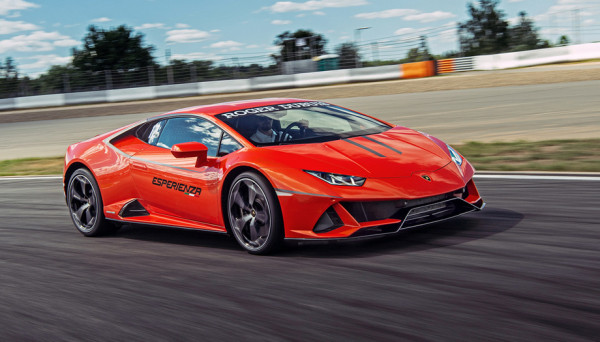 Легко сходимся с&nbsp;берлинеттой Lamborghini Huracan Evo