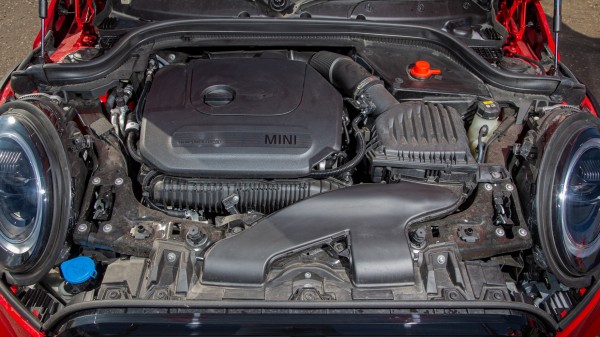 Оставляем добрый Volkswagen Golf GTI ради злого Mini JCW Оставляем добрый Volkswagen Golf GTI ради злого Mini JCW