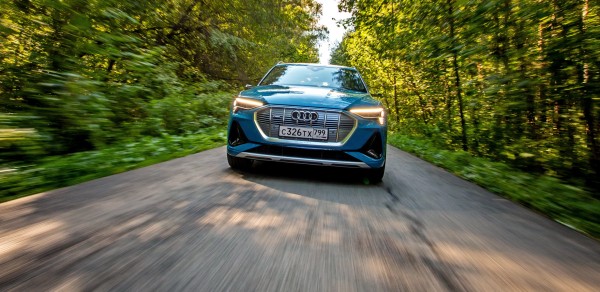 Подпитываем интерес к четырём кольцам, разряжая Audi e-tron Подпитываем интерес к четырём кольцам, разряжая Audi e-tron