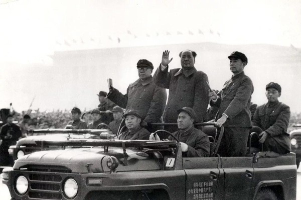 Рамная китайская икона BAW 212: ищем отличия между двумя версиями на асфальте и на бездорожье Рамная китайская икона BAW 212: ищем отличия между двумя версиями на асфальте и на бездорожье