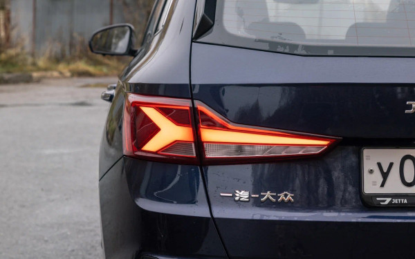 
            Одинаково разные. Мы сравнили Geely Okavango и Jetta VS7
        