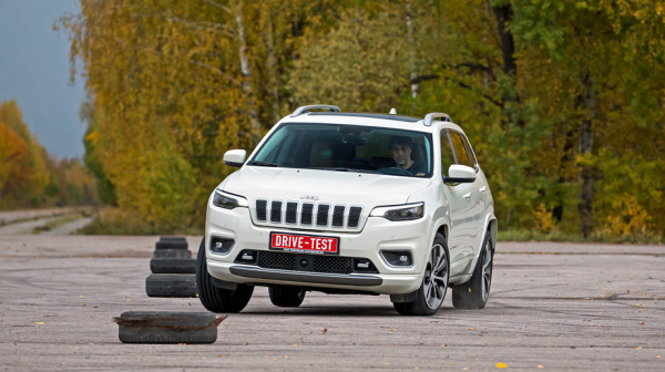 Прикрываем Jeep Compass обновлённым Cherokee Прикрываем Jeep Compass обновлённым Cherokee