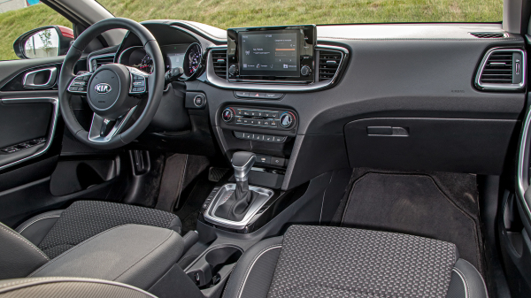 Пытаемся приподняться в европейском хэтчбеке Kia XCeed Пытаемся приподняться в европейском хэтчбеке Kia XCeed