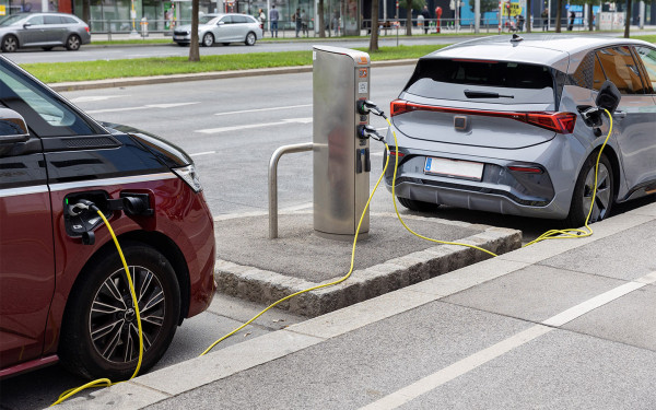 
            Электрокары против ДВС. Какое будущее ждет автопром Европы
        