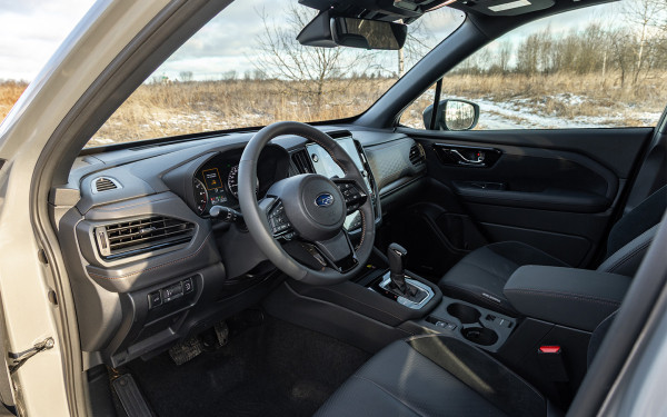 
            Егерь из барбершопа. Первый тест Subaru Forester нового поколения
        