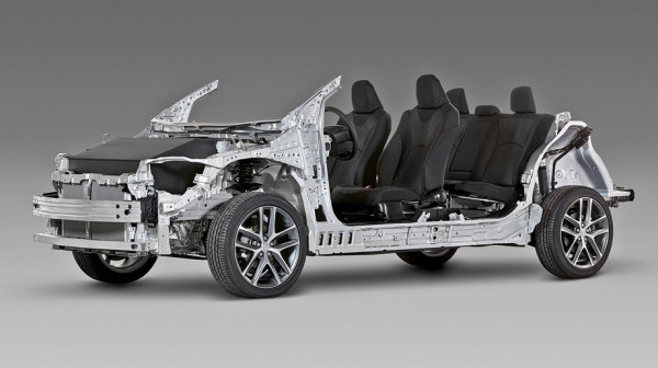 Находим заносчивым кроссовер Toyota RAV4 пятого поколения