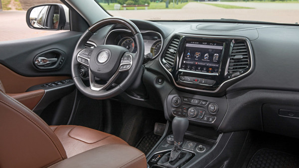Прикрываем Jeep Compass обновлённым Cherokee Прикрываем Jeep Compass обновлённым Cherokee