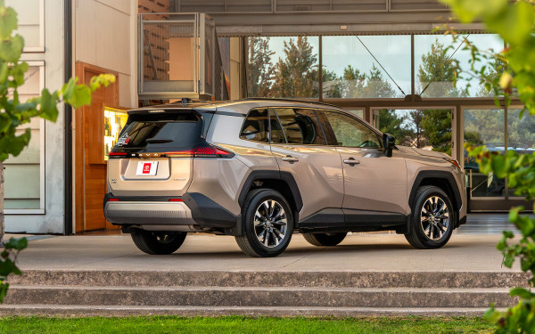 Стартовали продажи нового Toyota RAV4. Мы узнали цены и комплектации
Стартовали продажи нового Toyota RAV4. Мы узнали цены и комплектации