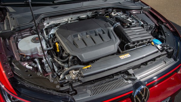 Оставляем добрый Volkswagen Golf GTI ради злого Mini JCW Оставляем добрый Volkswagen Golf GTI ради злого Mini JCW